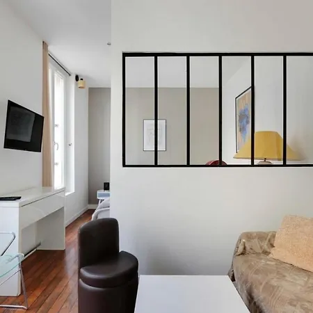 Magnifique 2 Pieces, Clair Neuf Apartment *