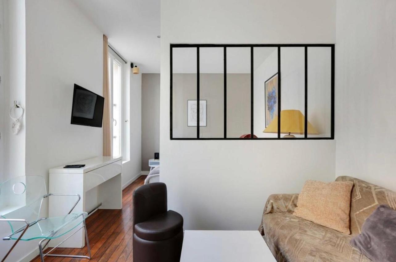 Magnifique 2 Pieces, Clair Neuf Apartment *